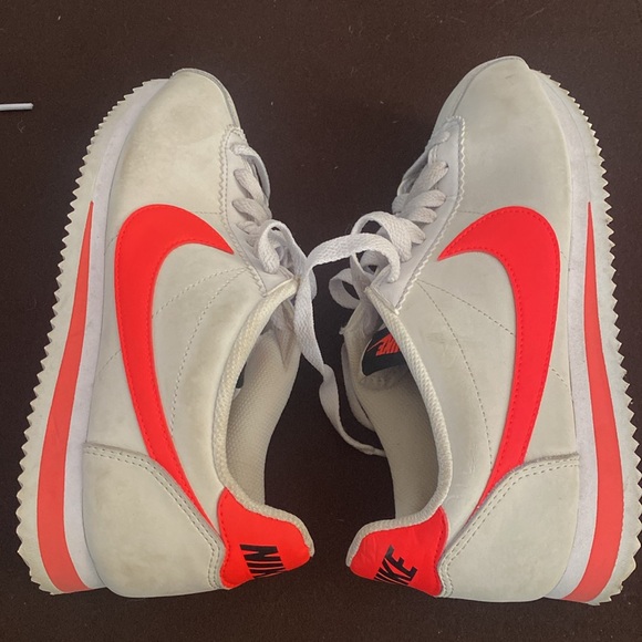 Nike woman’s size 7.5 - Picture 4 of 5